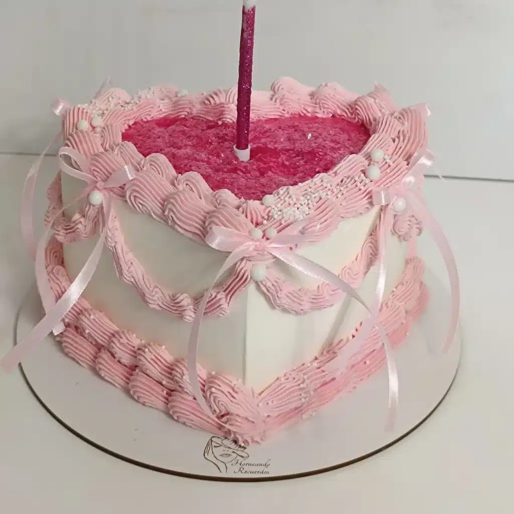 Tarta personalizada de fondant hecha por Horneando Recuerdos en Ponferrada 13
