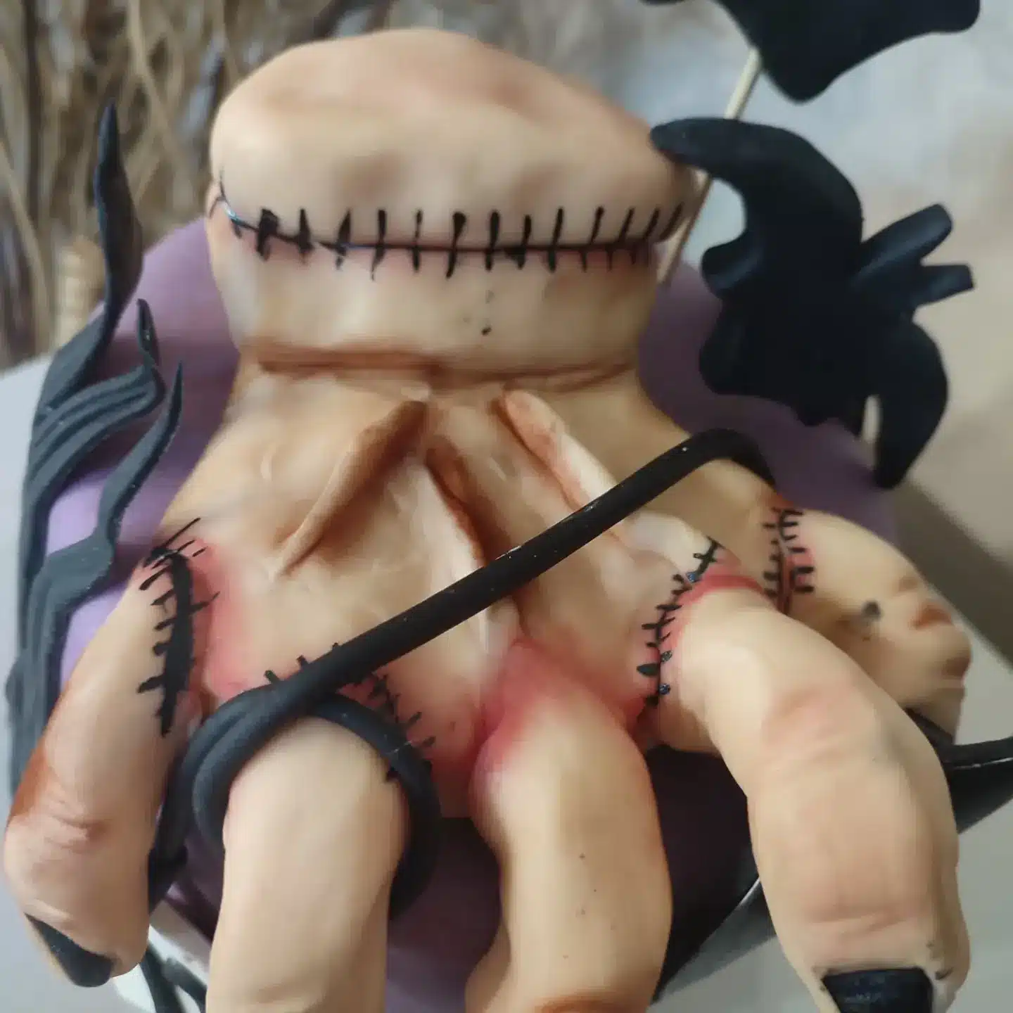 horneandorecuerdos halloween tartas fondant familia adams cosa mano